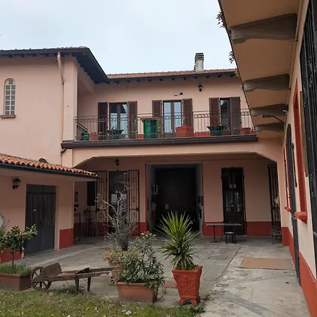 Corte Meneghina-short 3* Buscate